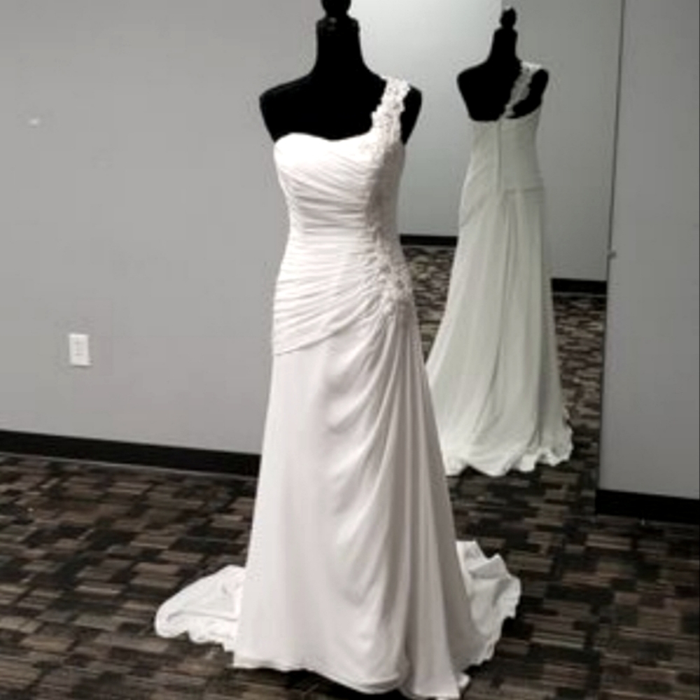 Brand New Without Tag David's Bridal Style V3398 One Shoulder Wedding Dress